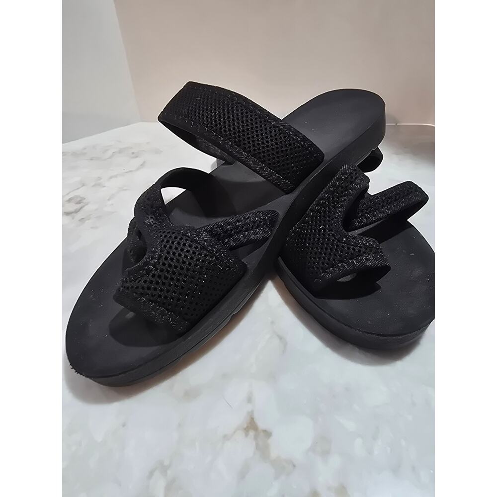 Sandals Flipflops Beach Casual Comfort Sz38/ 7.5. Black Strappy